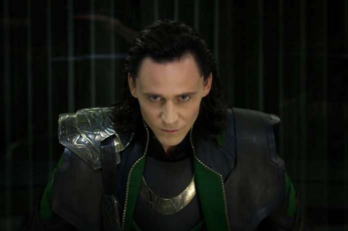 Tom Hiddleston como Loki en Los Vengadores