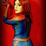 Nicole Marie Jane con el traje de The Amazing Spider-Man