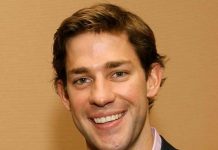 Ryan Meinerding habla sobre crear el traje del Mr. Fantástico de John Krasinski John Krasinski