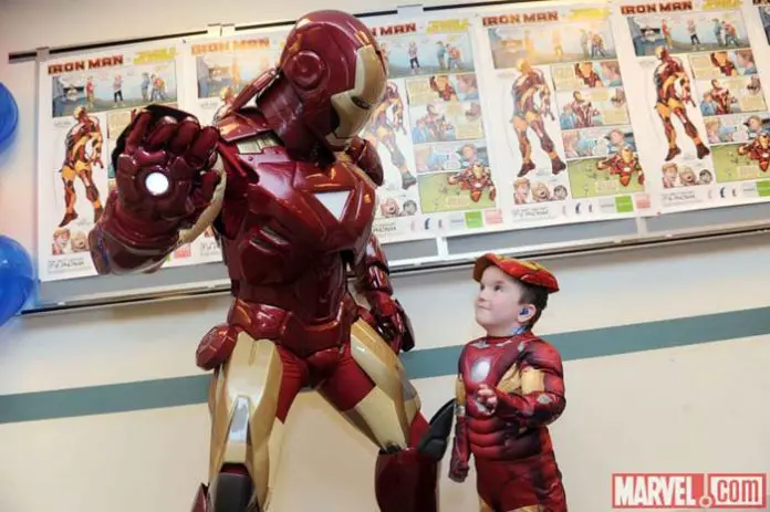 marvelphonakblueeareventbig Iron Man con los niños sordos