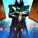 Tom Hiddleston presentando Thor: El Mundo Oscuro en China