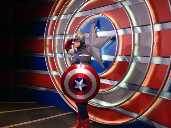 expo-capitan-america-disneylandia-3 Captain America: The Living Legend and Symbol of Courage