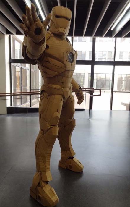 Iron Man a tamaño real hecho de cartón