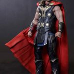 Figura de Thor de Hot Toys basada en Thor de Thor: El Mundo Oscuro