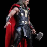 Figura de Thor de Hot Toys basada en Thor de Thor: El Mundo Oscuro