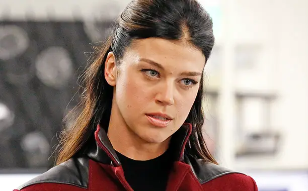 Adrianne Palicki espera ver a Pájaro Burlón y Ojo de Halcón