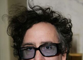 Michael Keaton dice que el UCM y el DCU existen gracias a Tim Burton Tim Burton