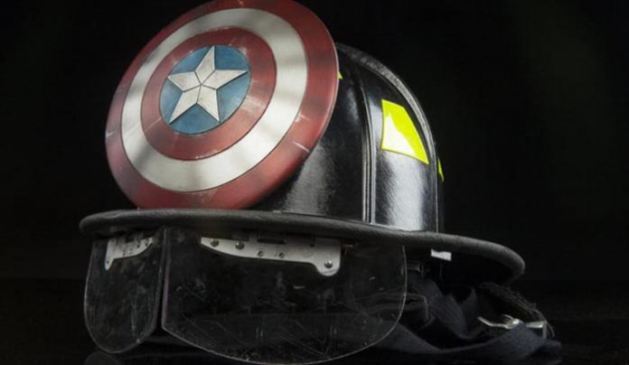 Casco del FDNY del Capitán América para la NYCC 2015