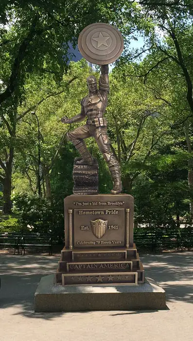 Estatua de bronce del Capitán América