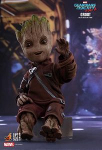 Figura Hot Toys de Bebé Groot de Guardianes de la Galaxia Vol. 2