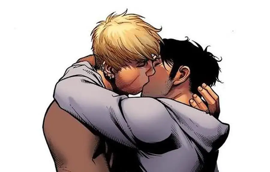 Beso entre Wiccan y Hulkling