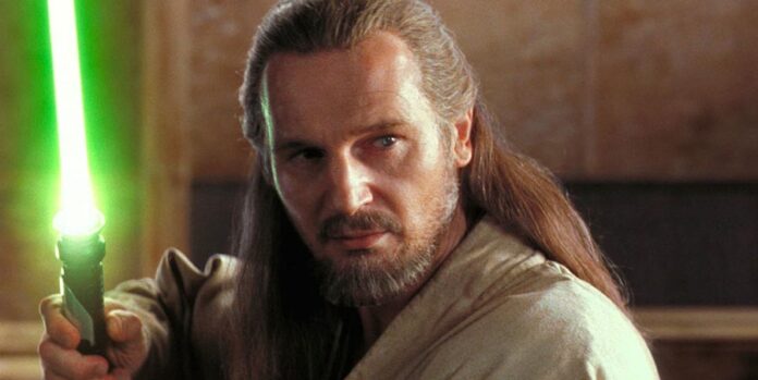 Liam Neeson como Qui-Gon Jinn