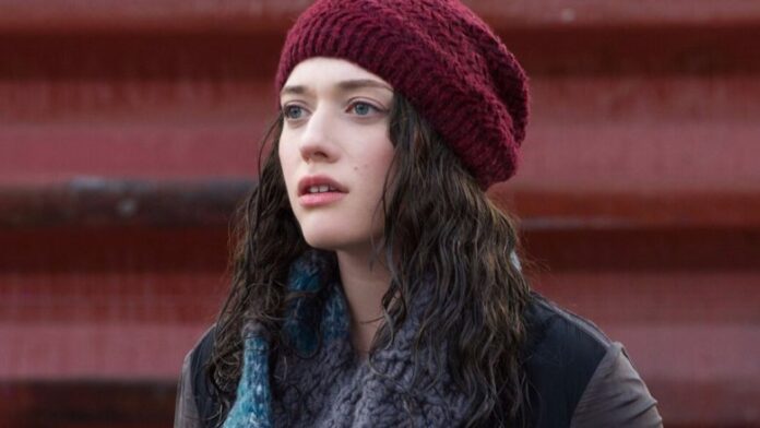 Katt Dennings como Darcy Lewis