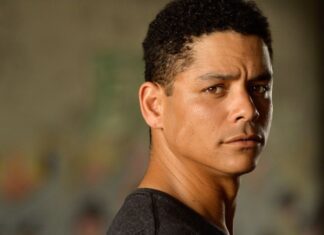 Un actor de Star Wars: The Acolyte compara el oscuro arco de su personaje con La Amenaza Fantasma Charlie Barnett