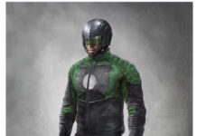 Revelan trajes cancelado del Arrowverso para Diggle con referencias a Linterna Verde Diggle en Arrow con traje de no Linterna Verde
